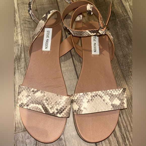 Steve Madden Strappy Sandals Size 8 - Picture 3 of 3